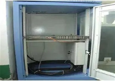 光纖配線架安裝完成后開始跳纖給設(shè)備使用